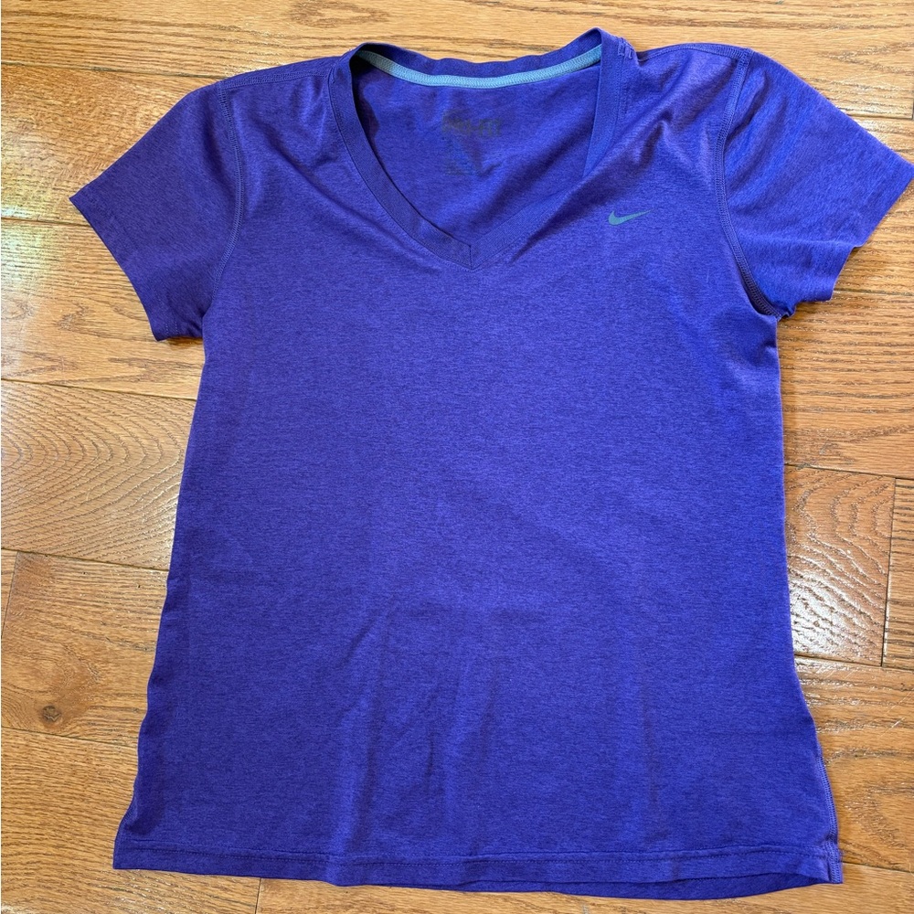 Nike V-Neck Short Sleeve Training Tee Women’s Medium Purple Performance Top